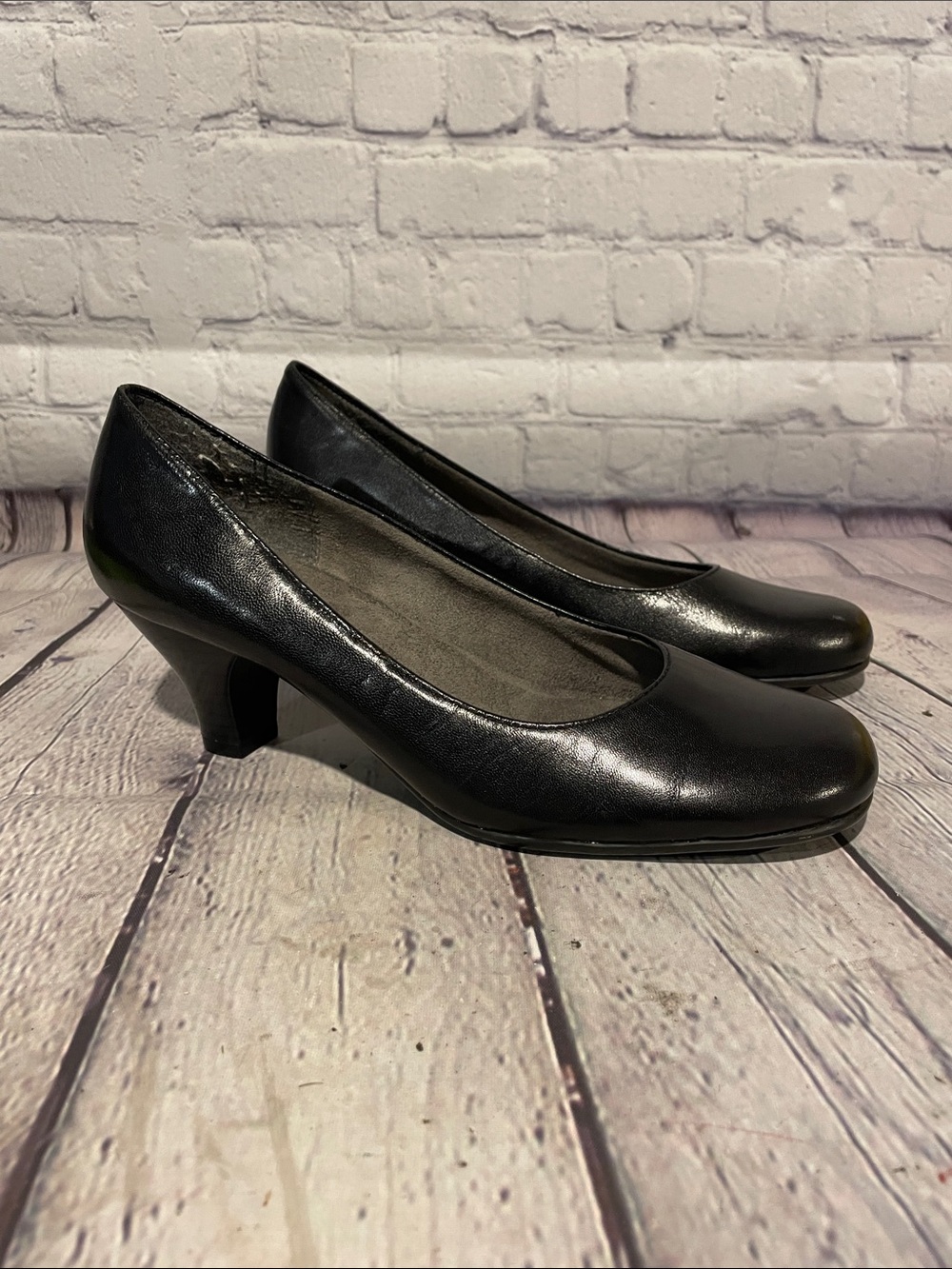 AEROSOLES Black Low Block Heel Pumps • Sz 9